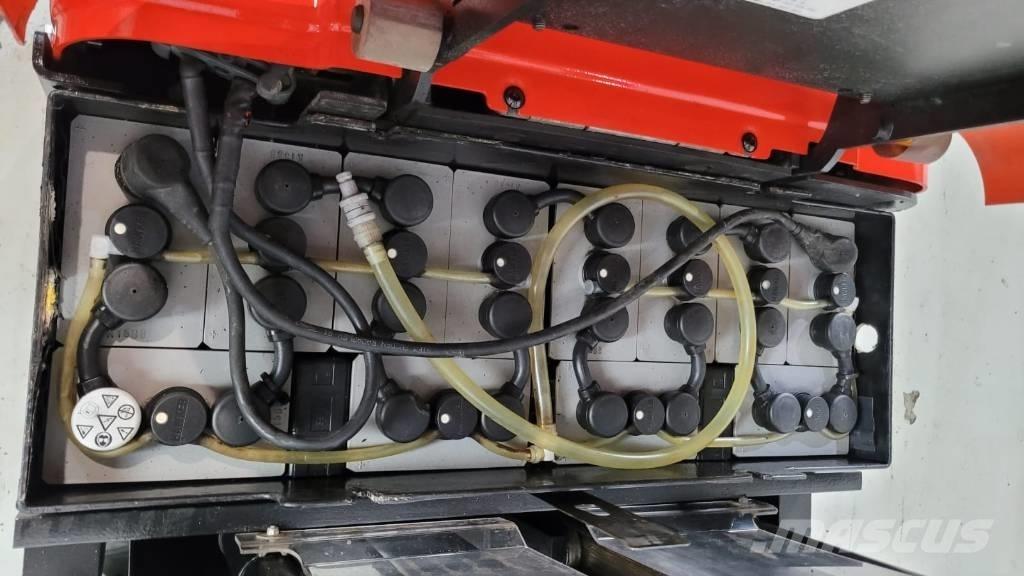 BT SPE 125 Platvormiga virnastajad
