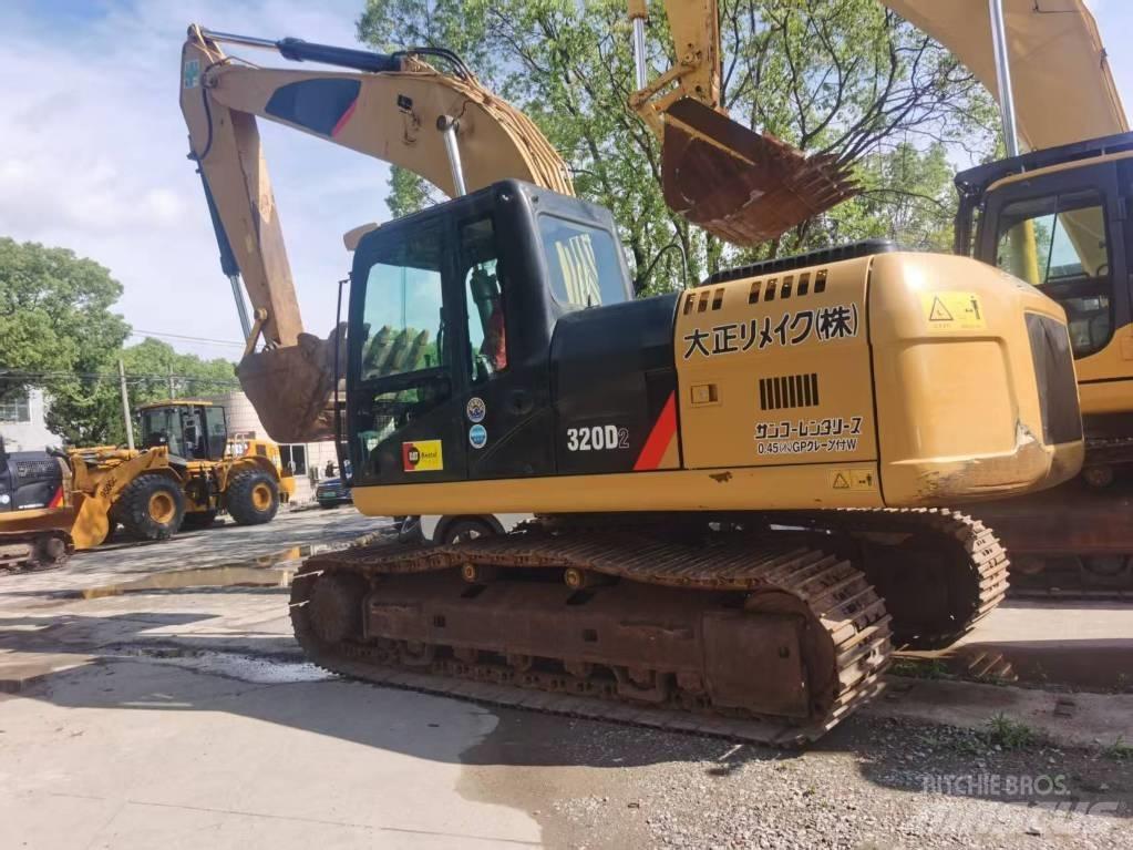 CAT 320 D2 Väikeekskavaatorid 7t-12t