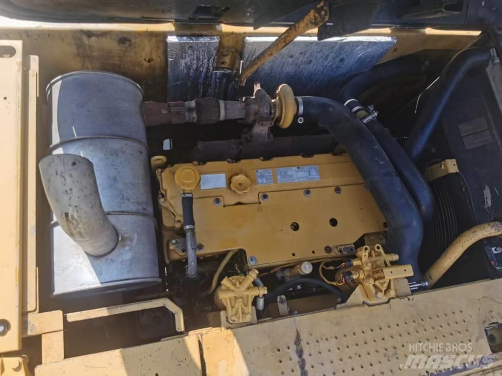 CAT 320 D2 Väikeekskavaatorid 7t-12t