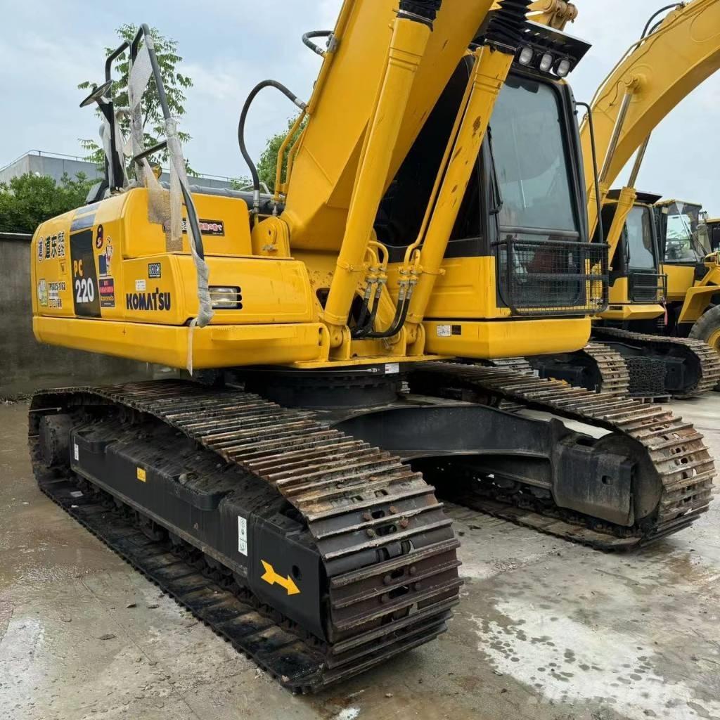 Komatsu PC 220-8 Roomikekskavaatorid