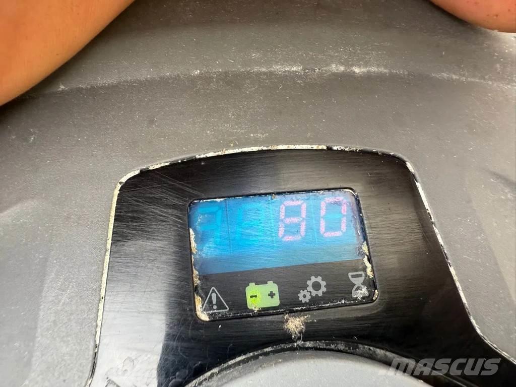 Toyota SWE200D Järelkäidavad virnastajad
