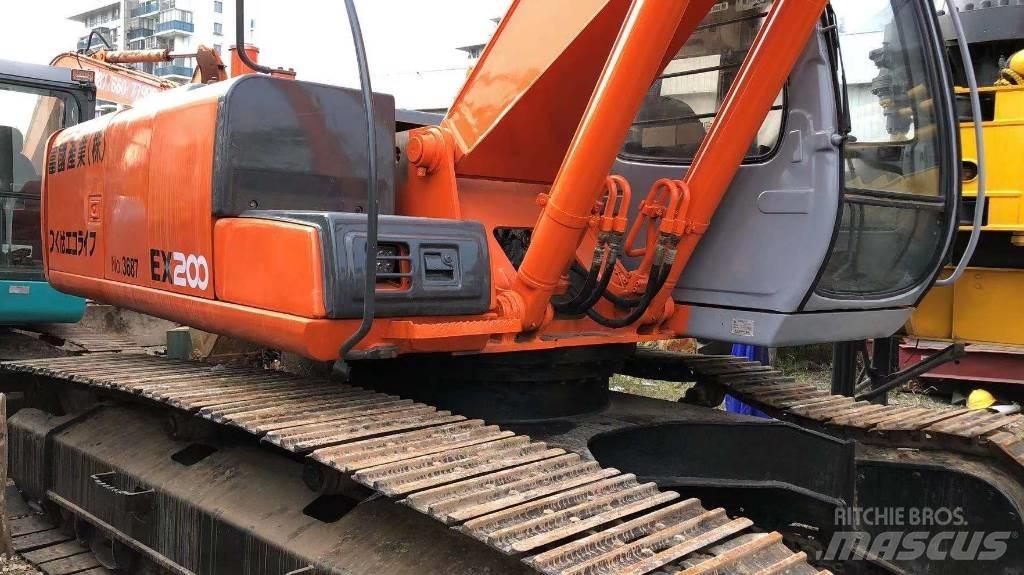 Hitachi ZX 200-5 Roomikekskavaatorid