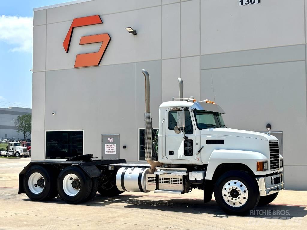 Mack Pinnacle 64T Sadulveokid
