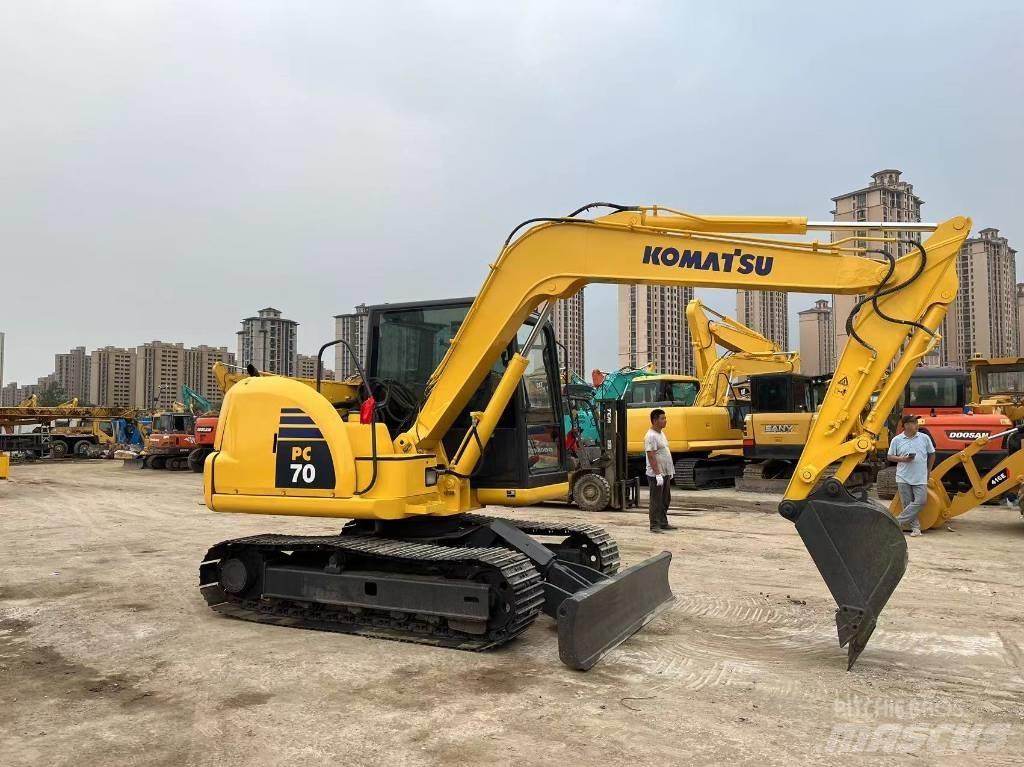 Komatsu PC 70-8 Roomikekskavaatorid