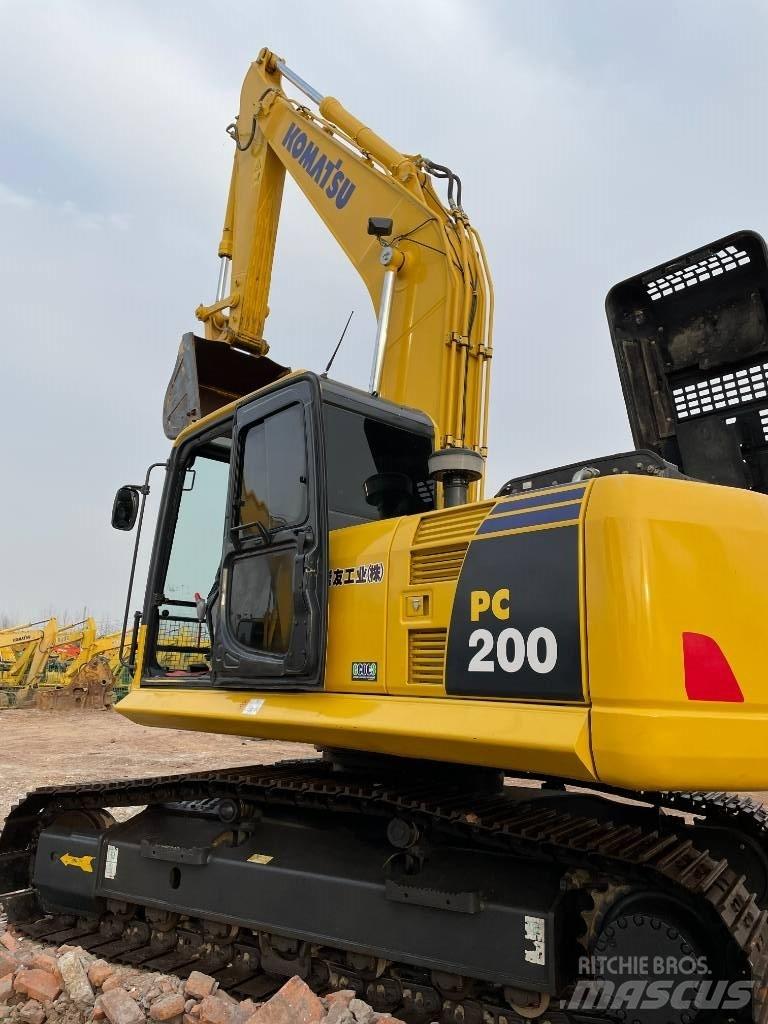 Komatsu 200-8 Roomikekskavaatorid