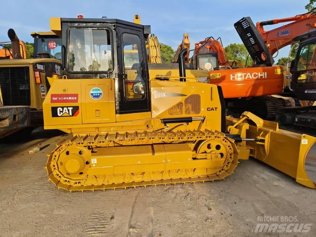 CAT D 5 K Buldooserid