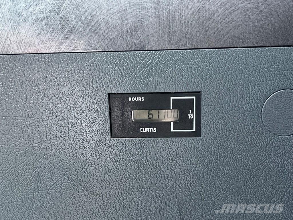 Hyundai HX140L Roomikekskavaatorid