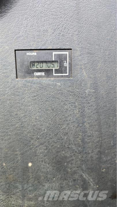 Hyundai Robex 300 LC Roomikekskavaatorid