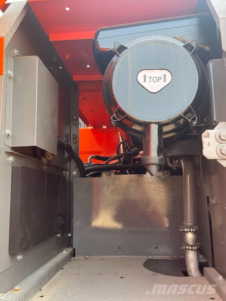 Hitachi ZX 210 Roomikekskavaatorid