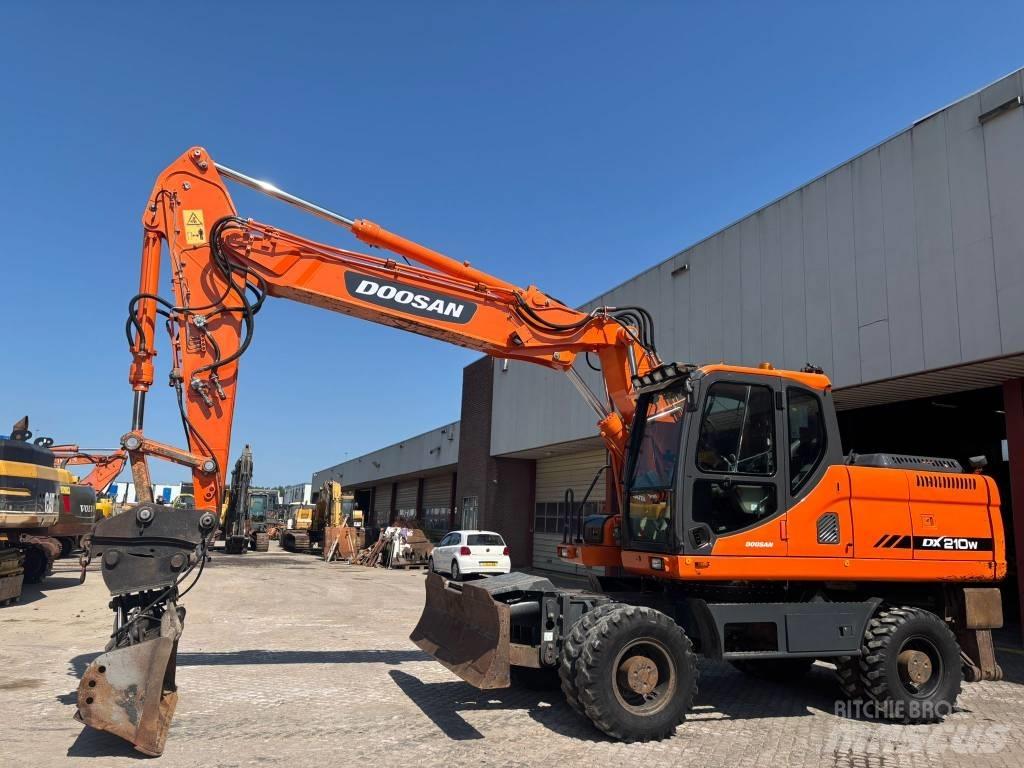 Doosan DX 210 W Ratasekskavaatorid