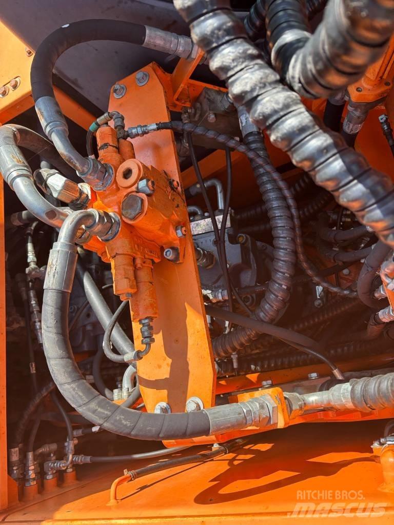 Doosan DX 210 W Ratasekskavaatorid