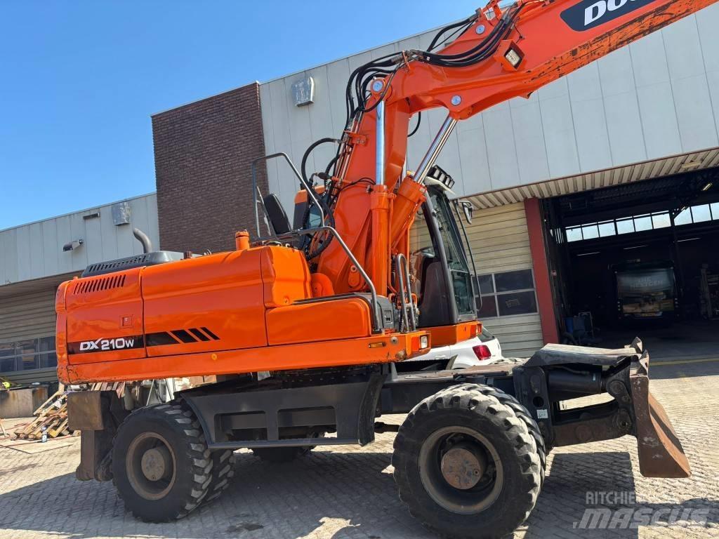 Doosan DX 210 W Ratasekskavaatorid