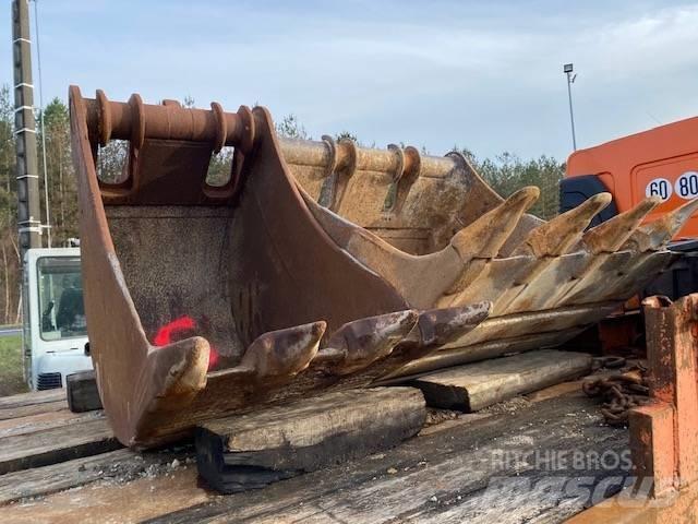 Komatsu PC 210 LC-8 Roomikekskavaatorid