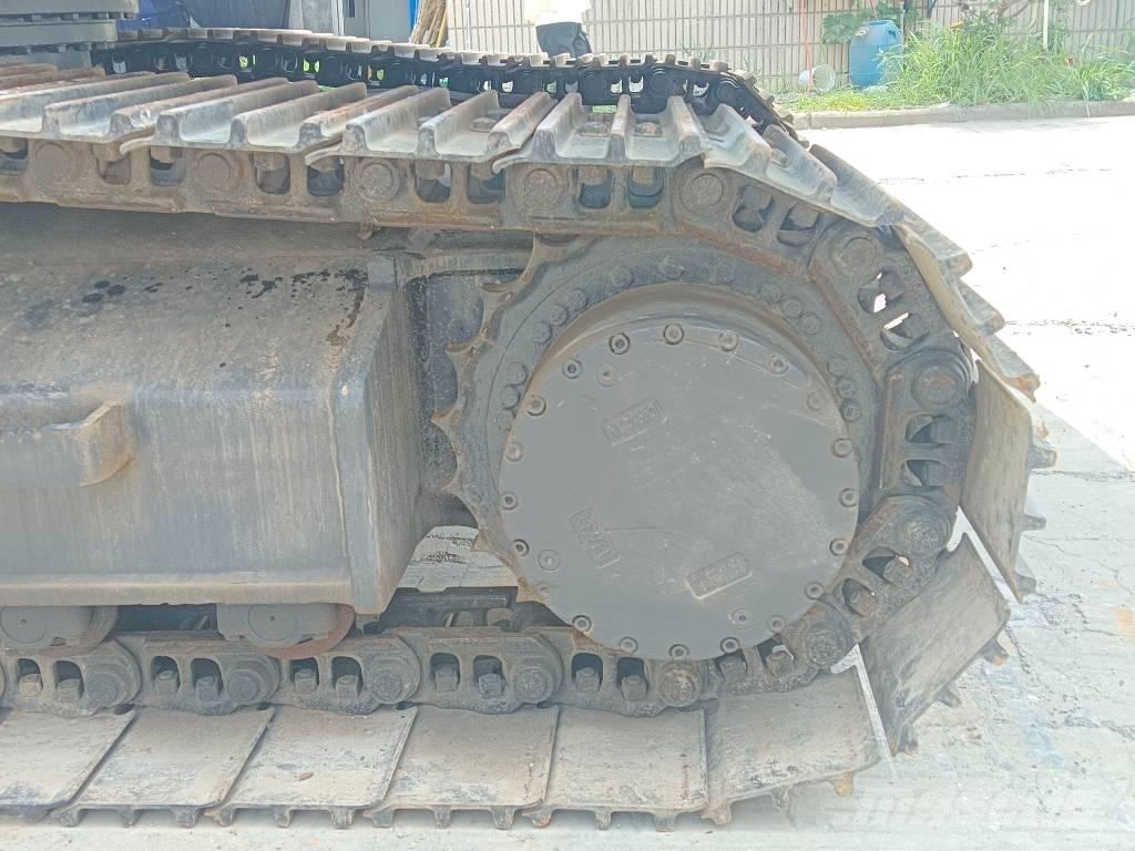 Hyundai R220LC-9S Roomikekskavaatorid