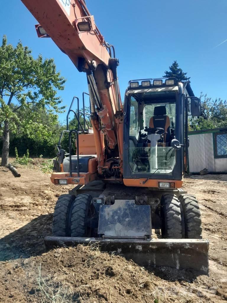 Doosan DX 160 W-3 Ratasekskavaatorid