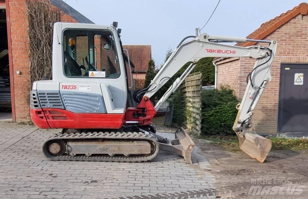 Takeuchi TB 235 Roomikekskavaatorid