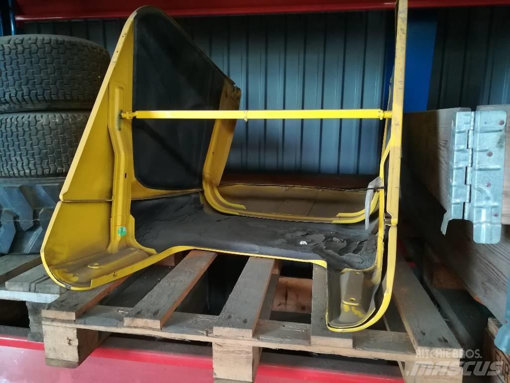 New Holland B 115 Mootorid