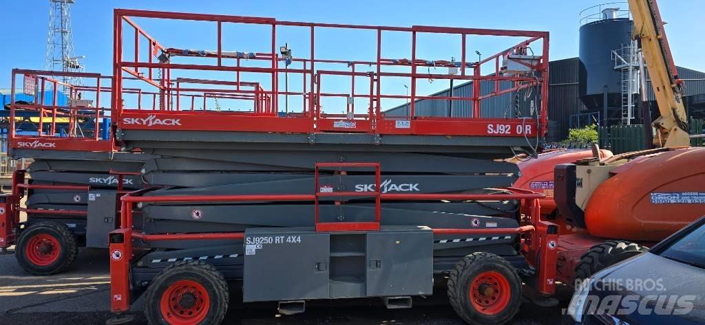 SkyJack SJ 9250 RT Käärtõstukid