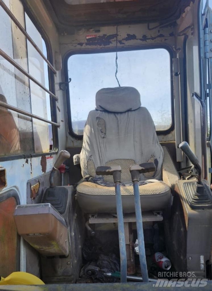 Hitachi EX 200 LC Roomikekskavaatorid