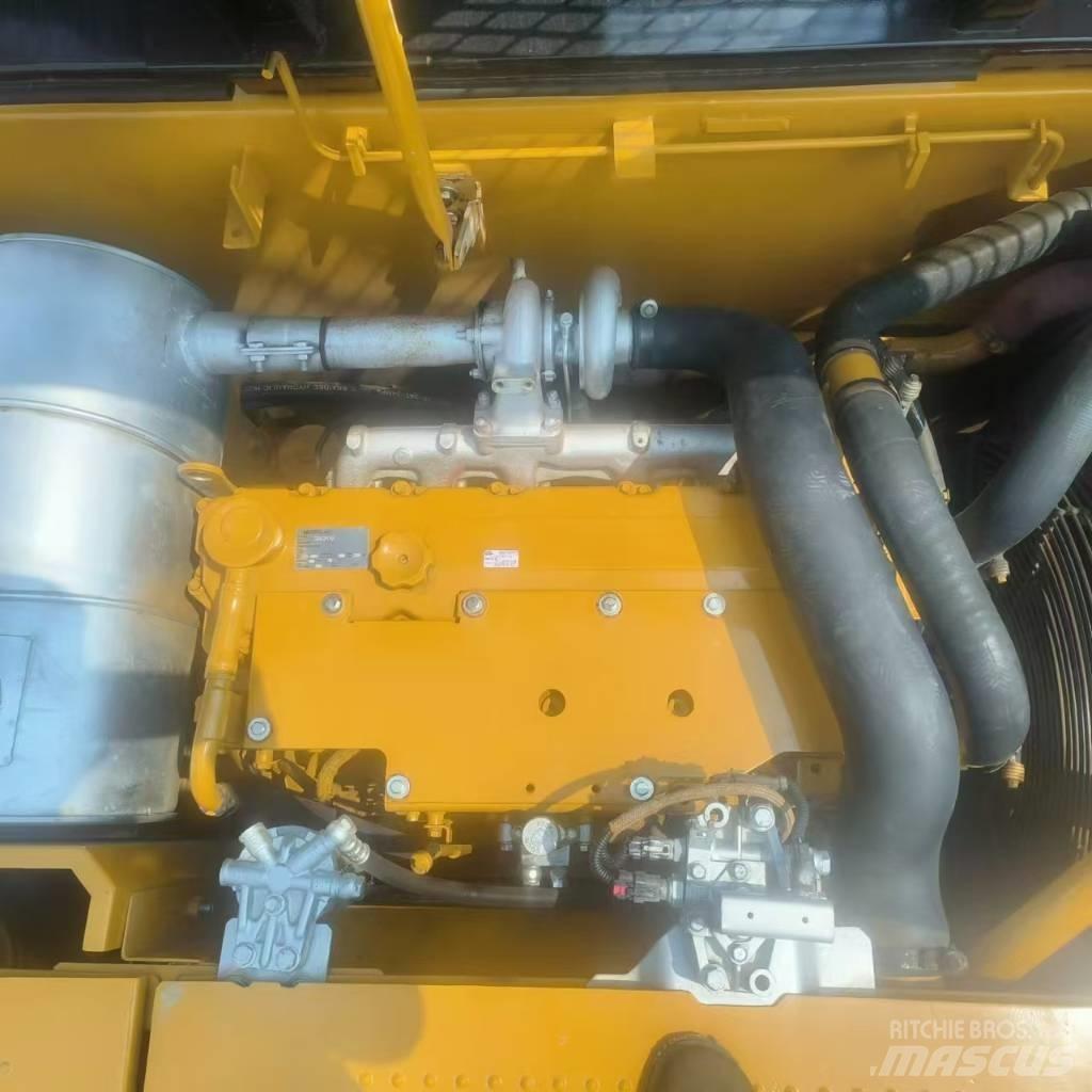 CAT 320D2 Roomikekskavaatorid