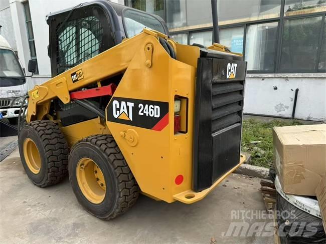 CAT 246 D Kompaktlaadurid