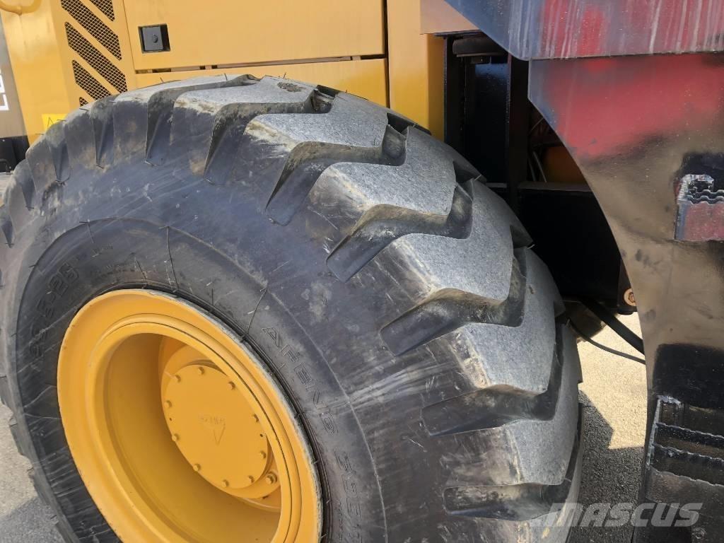 SDLG 956L Rataslaadurid