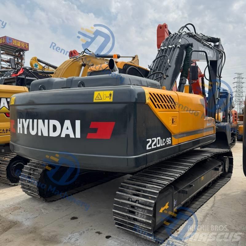 Hyundai R220-9S Roomikekskavaatorid