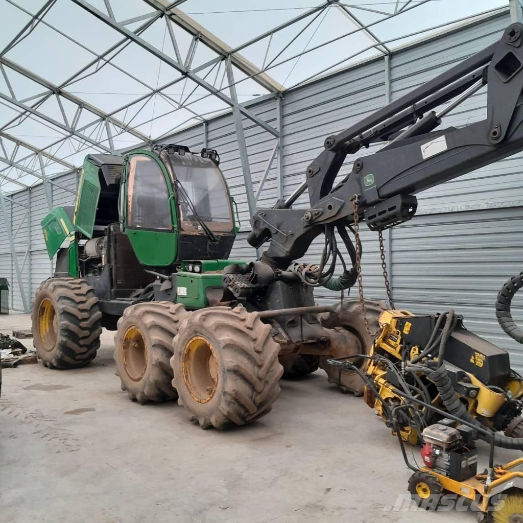 John Deere 1270 E Harvesterid