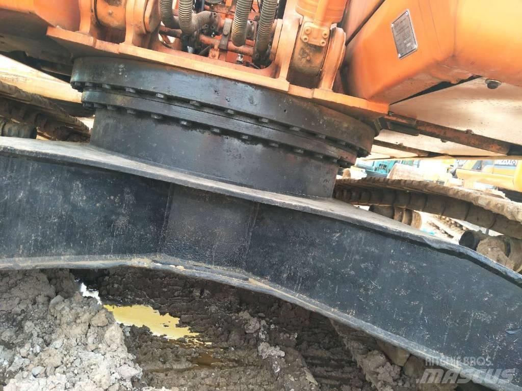 Doosan 225 Roomikekskavaatorid