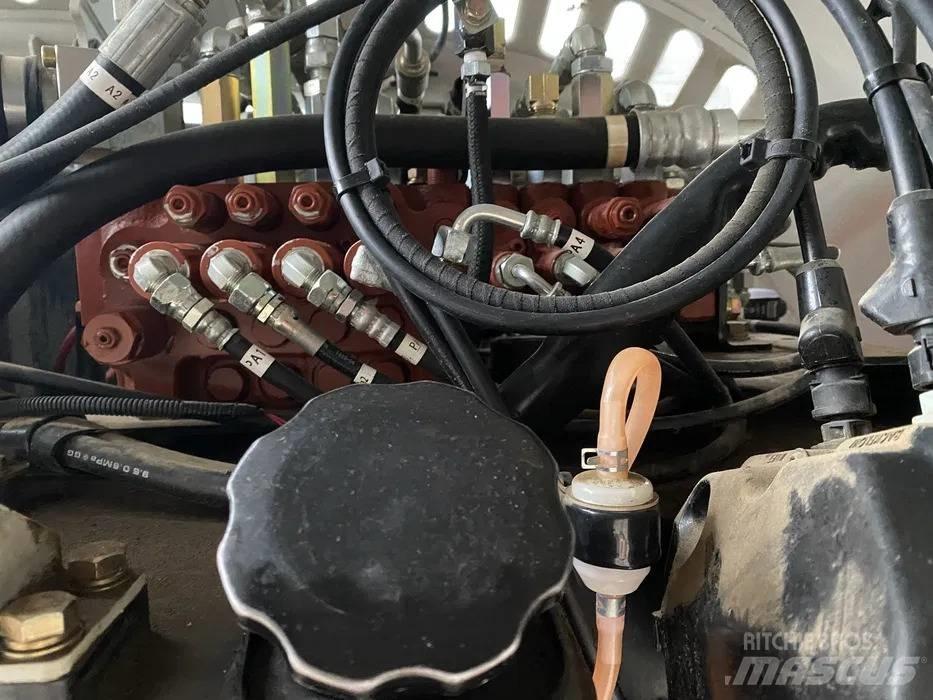 Takeuchi TB 295 Ratasekskavaatorid