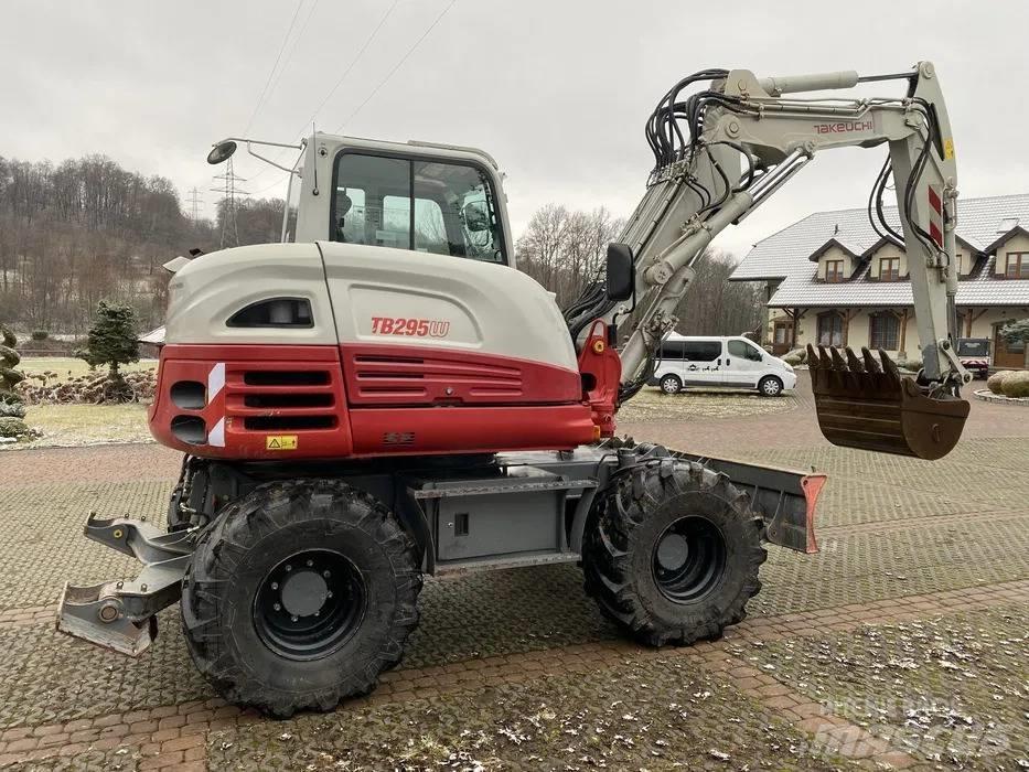 Takeuchi TB 295 Ratasekskavaatorid