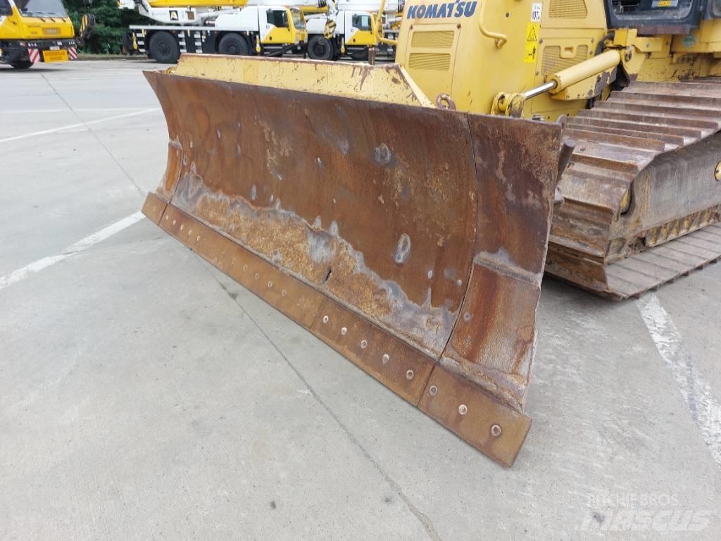 Komatsu D 61 PXi-23 Buldooserid