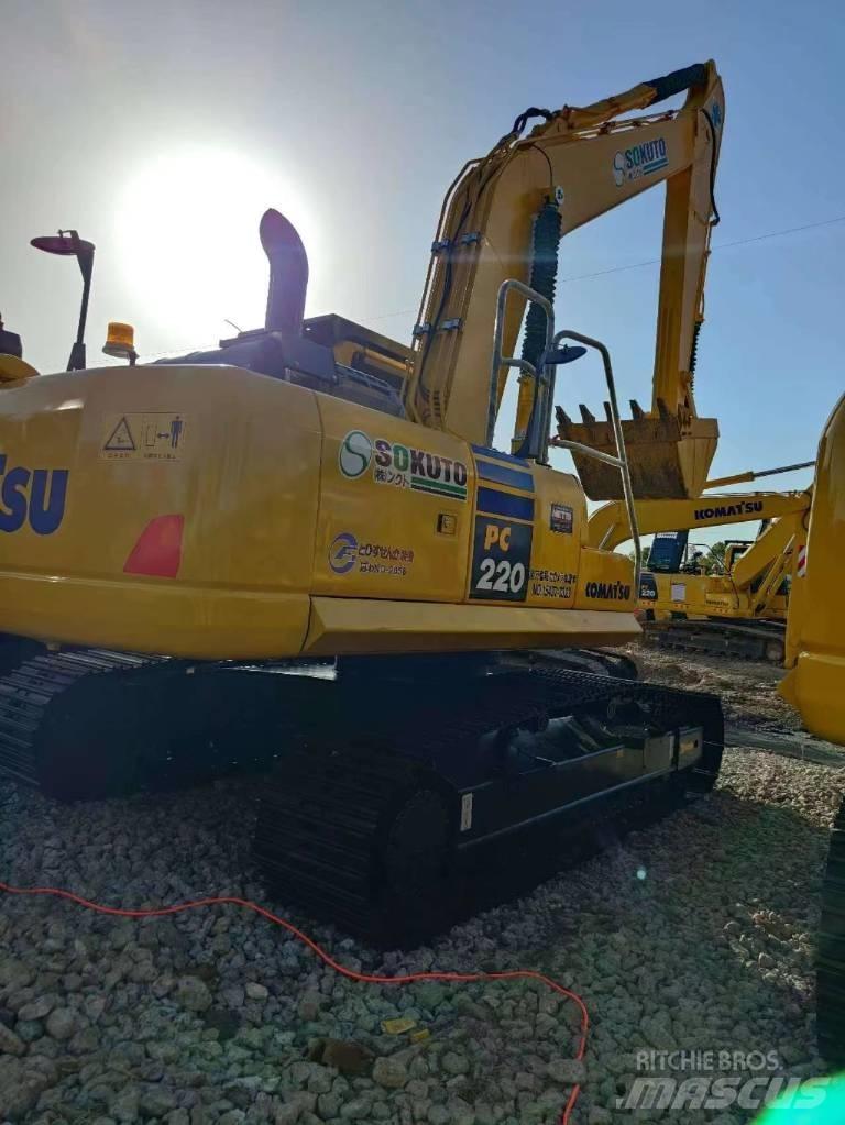 Komatsu PC 220-8 Roomikekskavaatorid