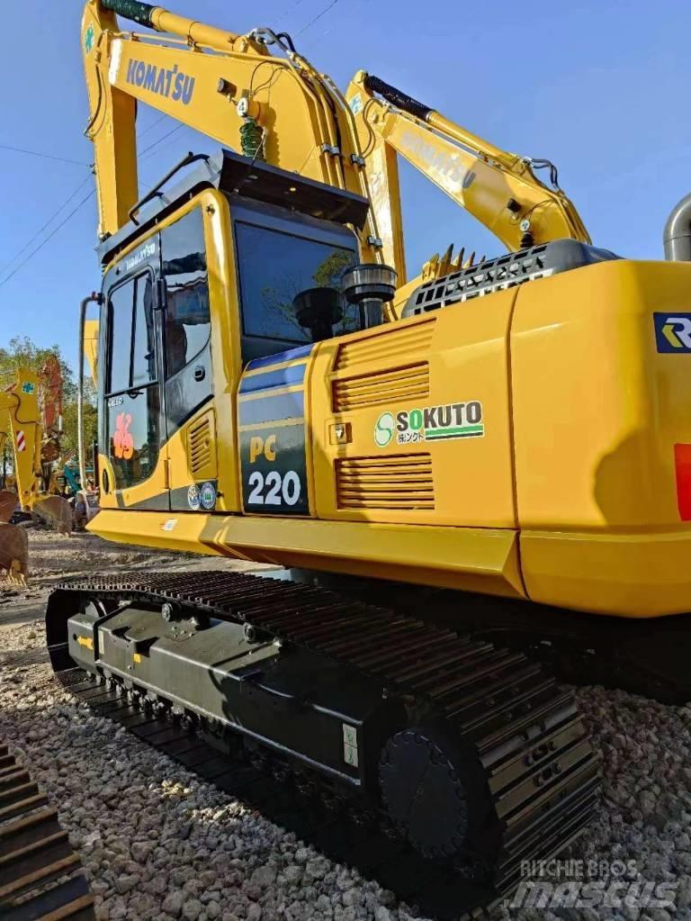 Komatsu PC 220-8 Roomikekskavaatorid