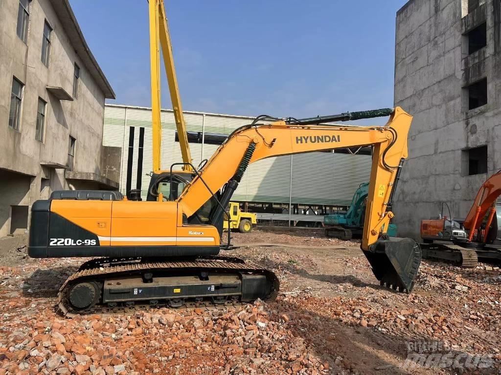 Hyundai R220 Roomikekskavaatorid