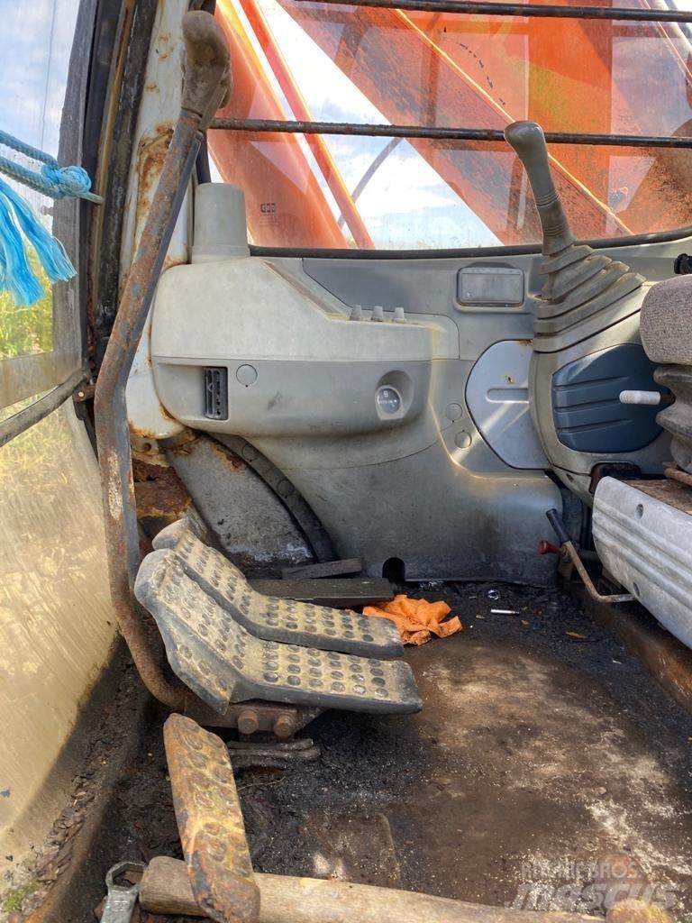 Hitachi EX 200-5 Roomikekskavaatorid