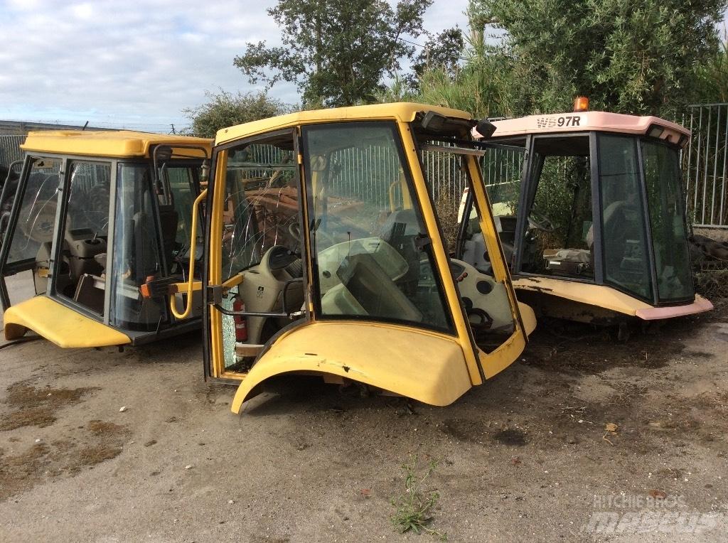 Komatsu WB 97 R Kabiinid