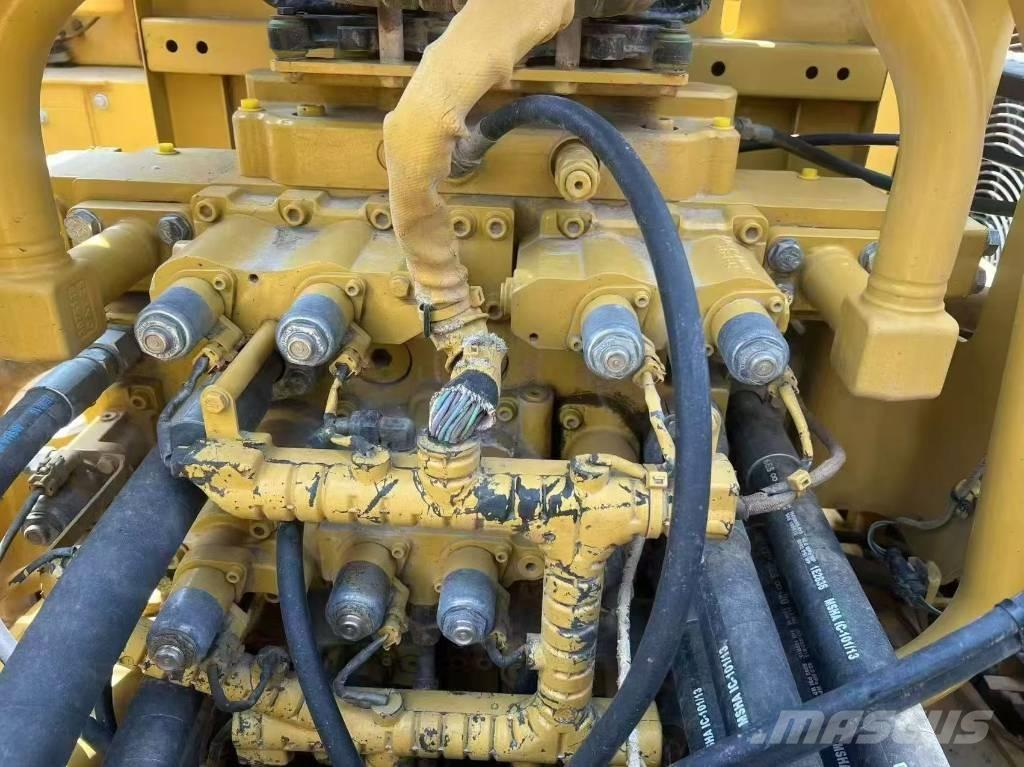 CAT 390 F Roomikekskavaatorid