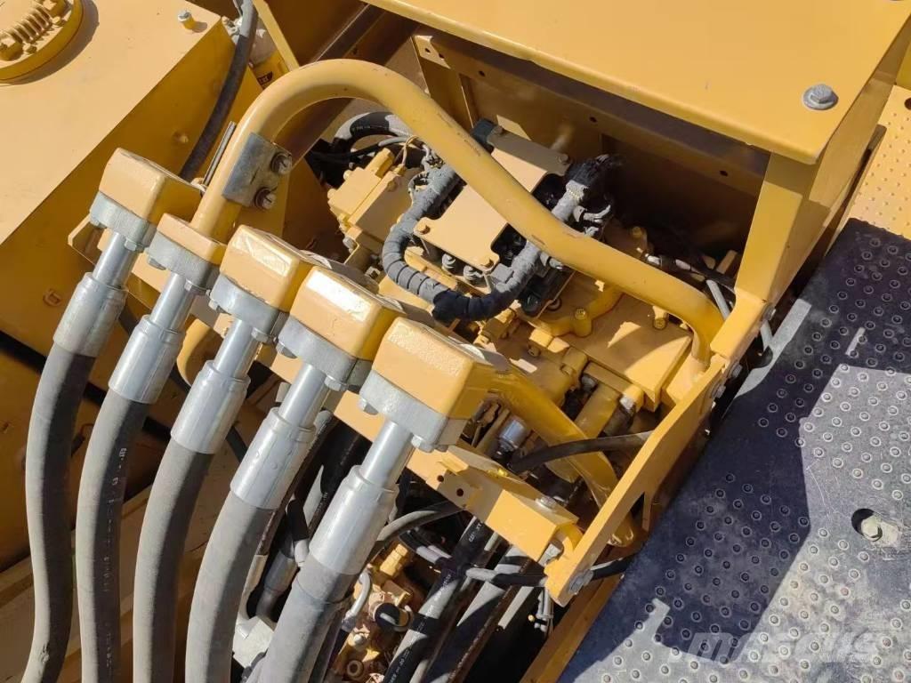 CAT 390 F Roomikekskavaatorid