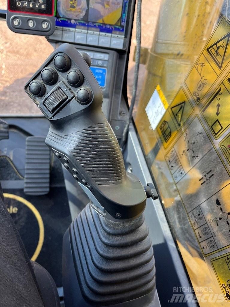 Komatsu HB 365LC-3E0 Roomikekskavaatorid