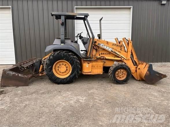 CASE 570M XT Rataslaadurid