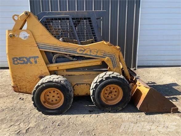 CASE 85XT Kompaktlaadurid