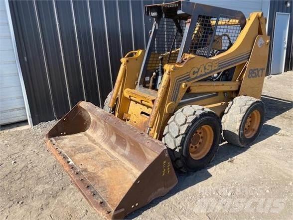 CASE 85XT Kompaktlaadurid