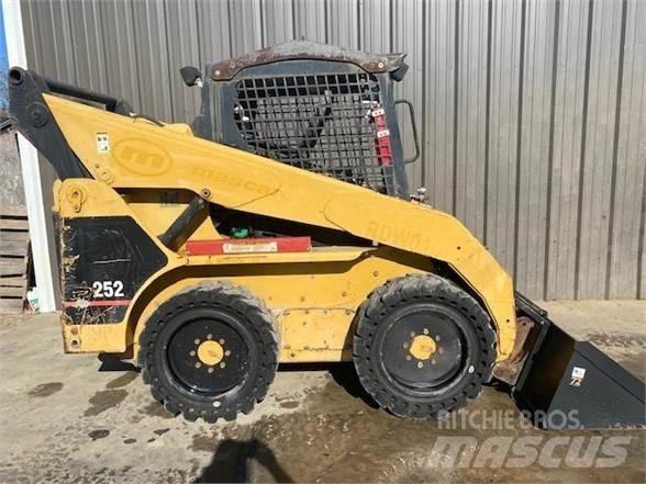CAT 252 Kompaktlaadurid
