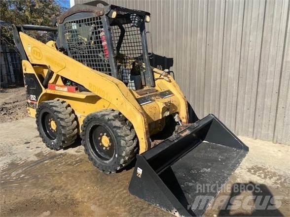 CAT 252 Kompaktlaadurid