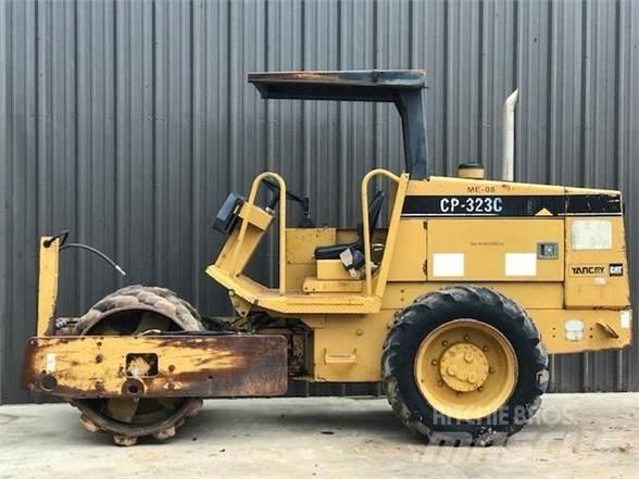 CAT CP-323C Ühe trumliga rullid