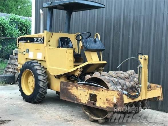 CAT CP-323C Ühe trumliga rullid