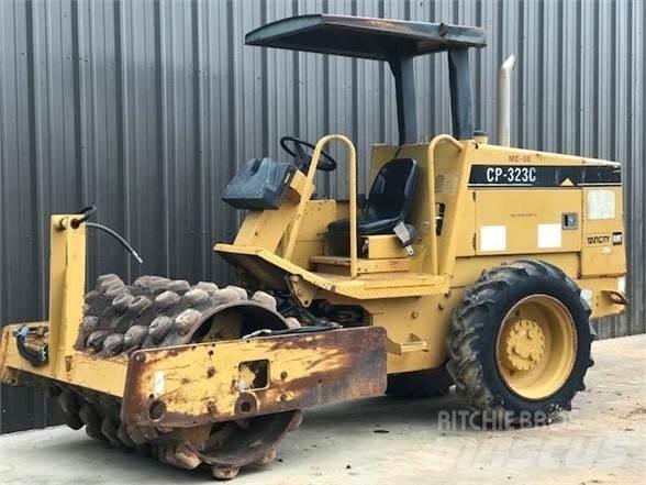CAT CP-323C Ühe trumliga rullid
