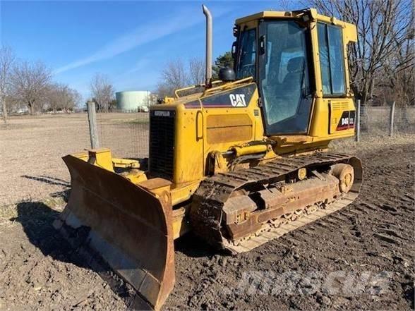 CAT D4G XL Buldooserid