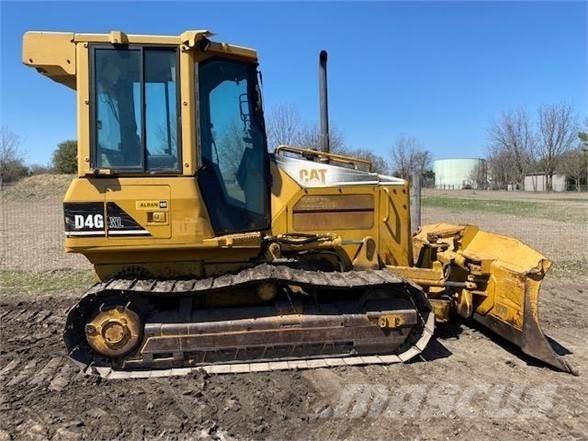 CAT D4G XL Buldooserid